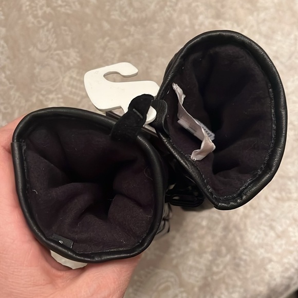 Brand New Michael Kors Shiny Black Touchscreen Gloves w/ Genuine Leather Trim - Picture 14 of 14